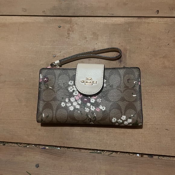 Coach Tech Wallet | Evergreen Floral - Picture 3 of 3